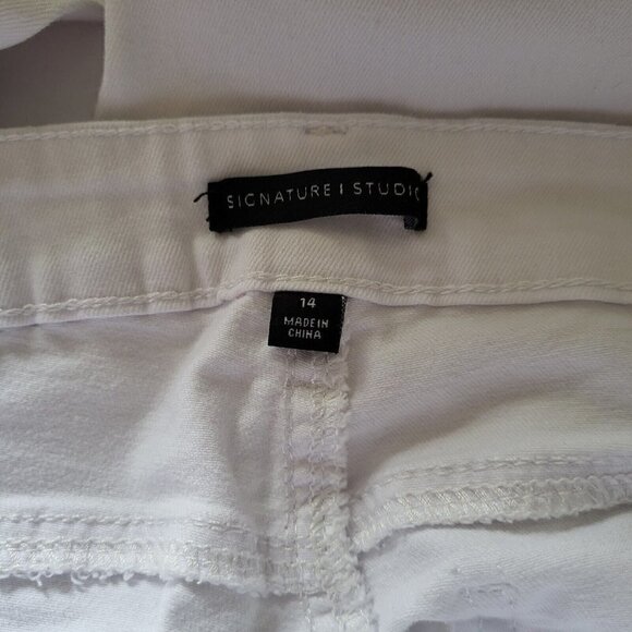 Signature Studio Distressed White Denim Jeans Size 14 - Picture 8 of 9